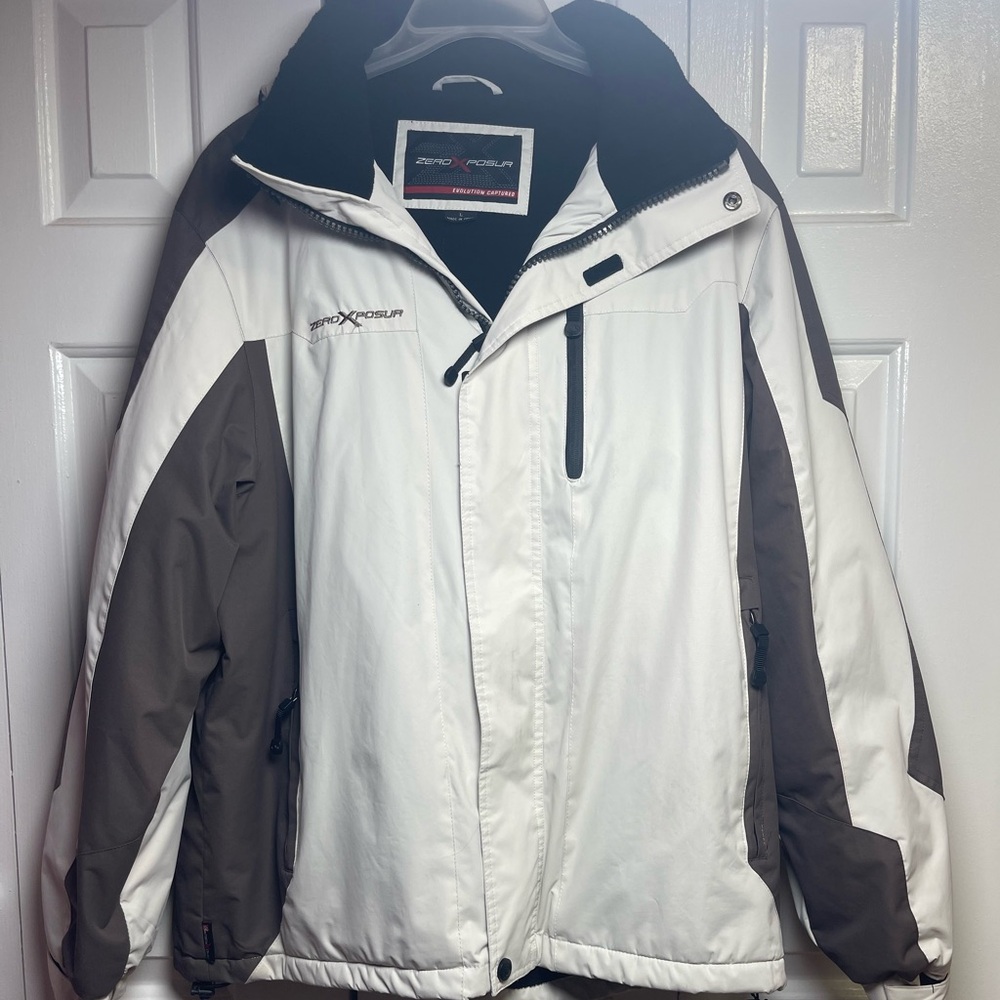 White ski‎ and snow board jacket